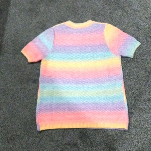 Woman Short Sleeve Pastel Color Sweater Size L (fit more like M) - Picture 2 of 2